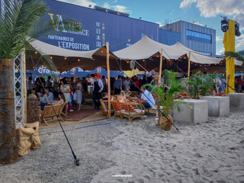 Un chapiteau au bord de l'eau ... ou presque !